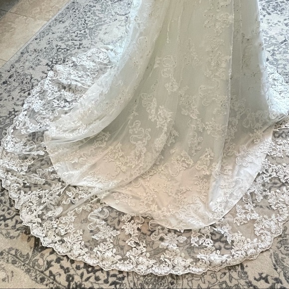 Wedding Dress Ivory Sweetheart Neckline Lace Beaded Size 10 - Picture 12 of 16